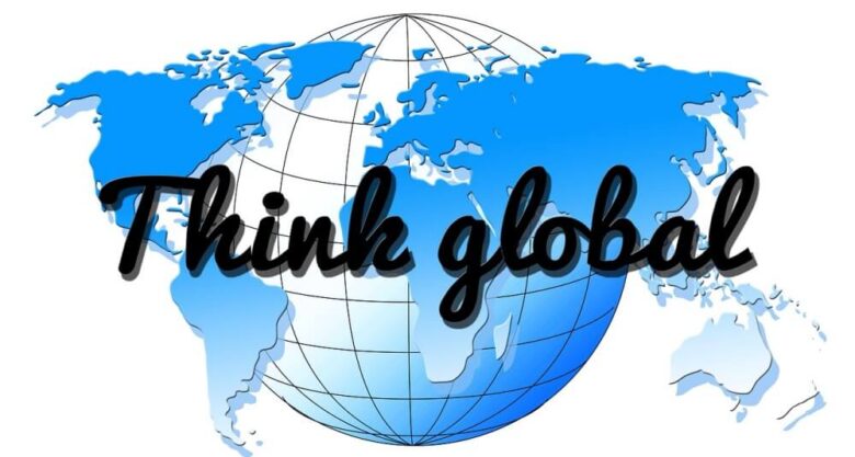 世界地図にThink global文字
